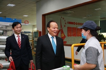 大年初一，張毓強(qiáng)總裁慰問堅守崗位員工