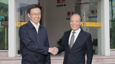 2020年11月，時(shí)任中共中央政治局常委、國務(wù)院副總理韓正，視察巨石九江公司。韓正贊揚(yáng)巨石是好項(xiàng)目、好產(chǎn)品、好工廠，希望巨石圍繞新技術(shù)新材料拓展產(chǎn)業(yè)鏈，提高核心競爭力，實(shí)現(xiàn)集約發(fā)展。