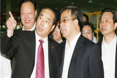 2010年5月，時(shí)任內(nèi)蒙古自治區(qū)黨委書(shū)記、自治區(qū)人大常委會(huì)主任胡春華視察巨石總部。胡春華對(duì)中國(guó)巨石一直以來(lái)依靠科技創(chuàng)新帶動(dòng)企業(yè)進(jìn)步，瞄準(zhǔn)國(guó)際前沿市場(chǎng)研發(fā)新產(chǎn)品的發(fā)展戰(zhàn)略給予了充分肯定。